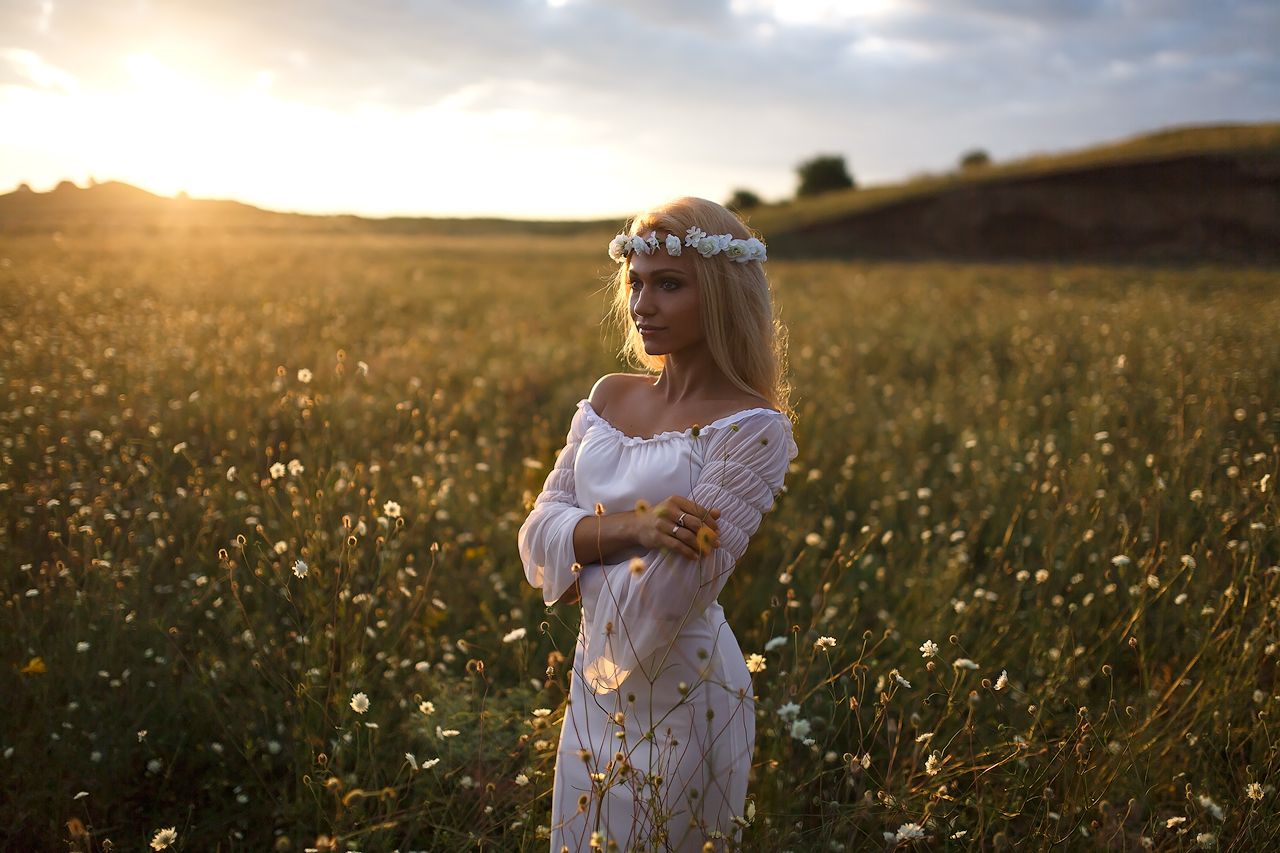 Girls in Slavic costumes in Sao Joao de Meriti