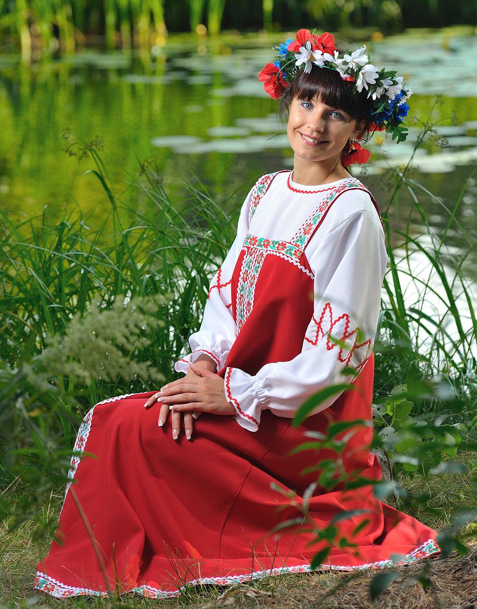 Beautiful girl Girls in Slavic costumes in Sao Joao de Meriti