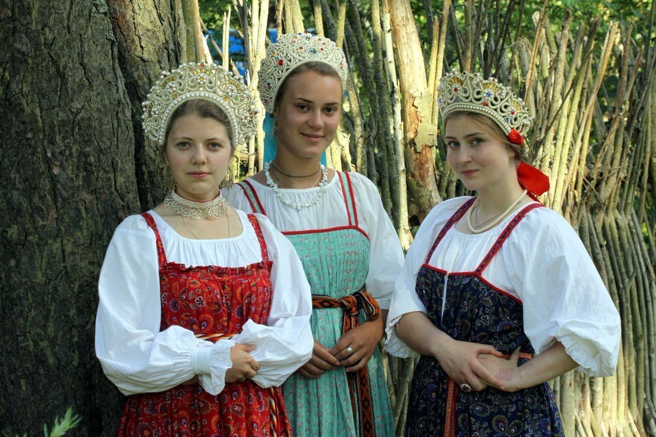 Sexy model Girls in Slavic costumes in Sao Joao de Meriti